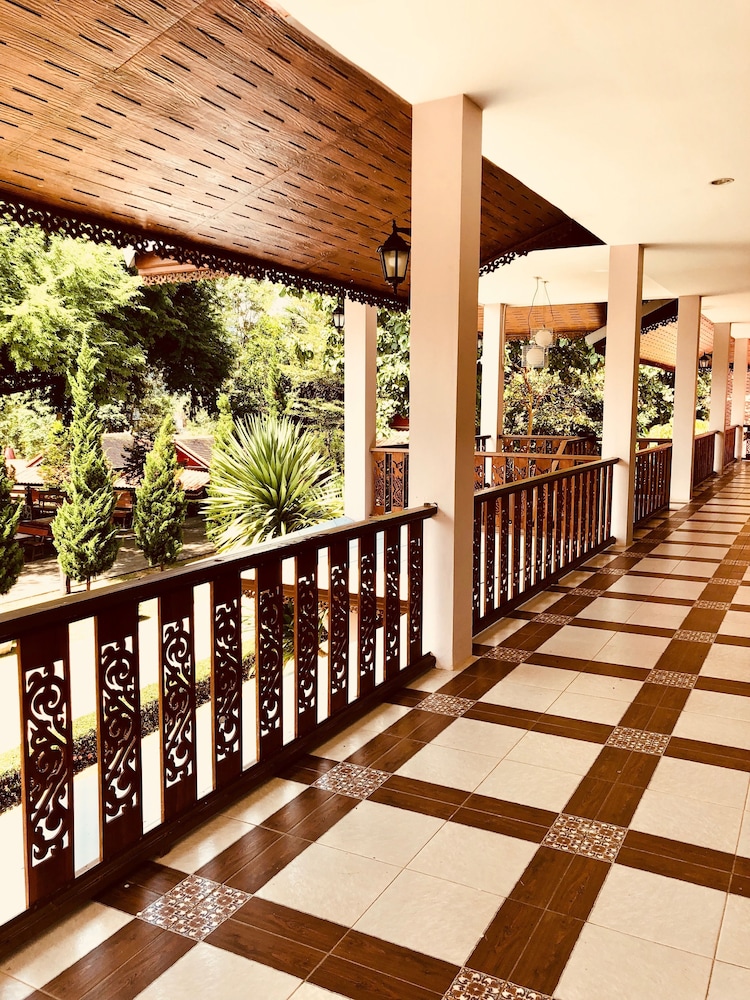BAANPUFA RESORT 76/80