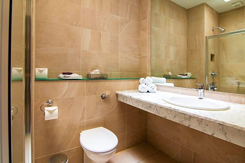 SEVEN OAKS HOTEL 44/46