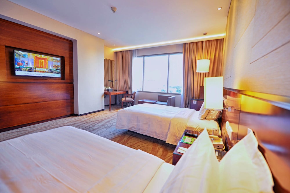 Gumaya Tower Hotel Semarang 27/73