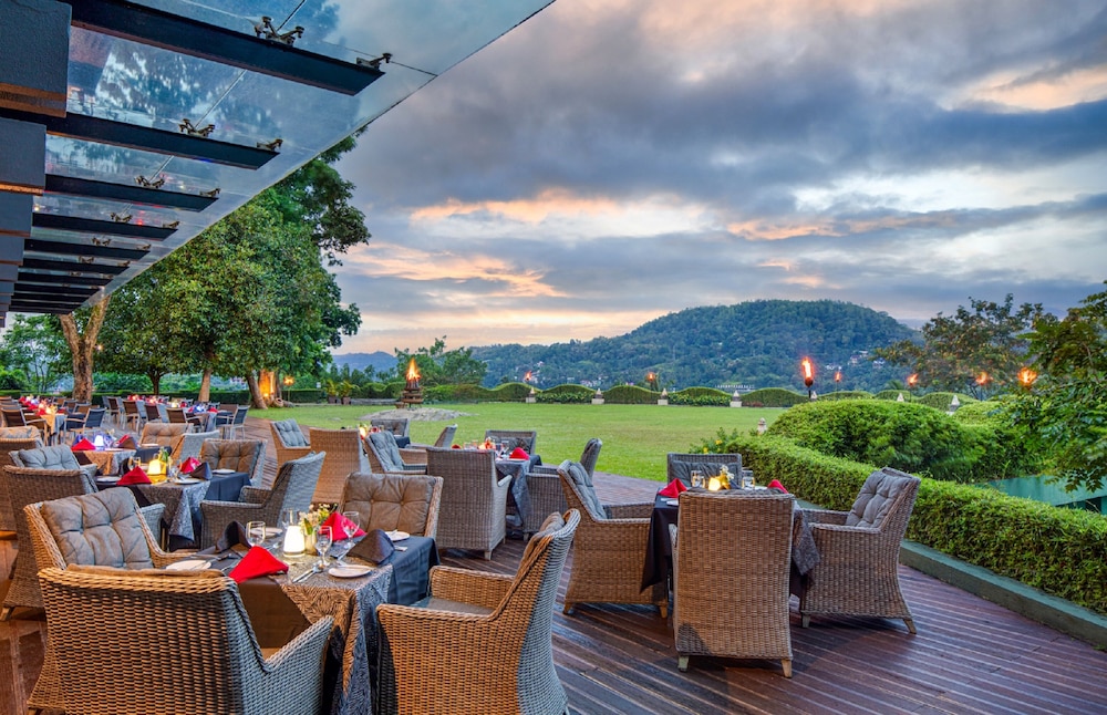 Earls Regency Hotel 35/43