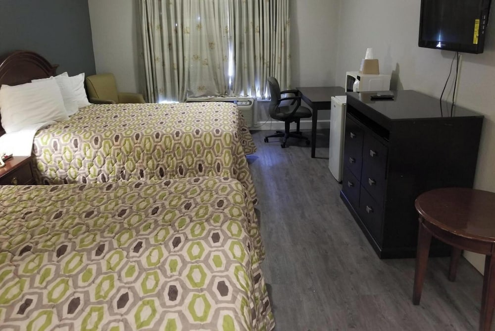 Regency Inn & Suites Houston East I 10 34/52