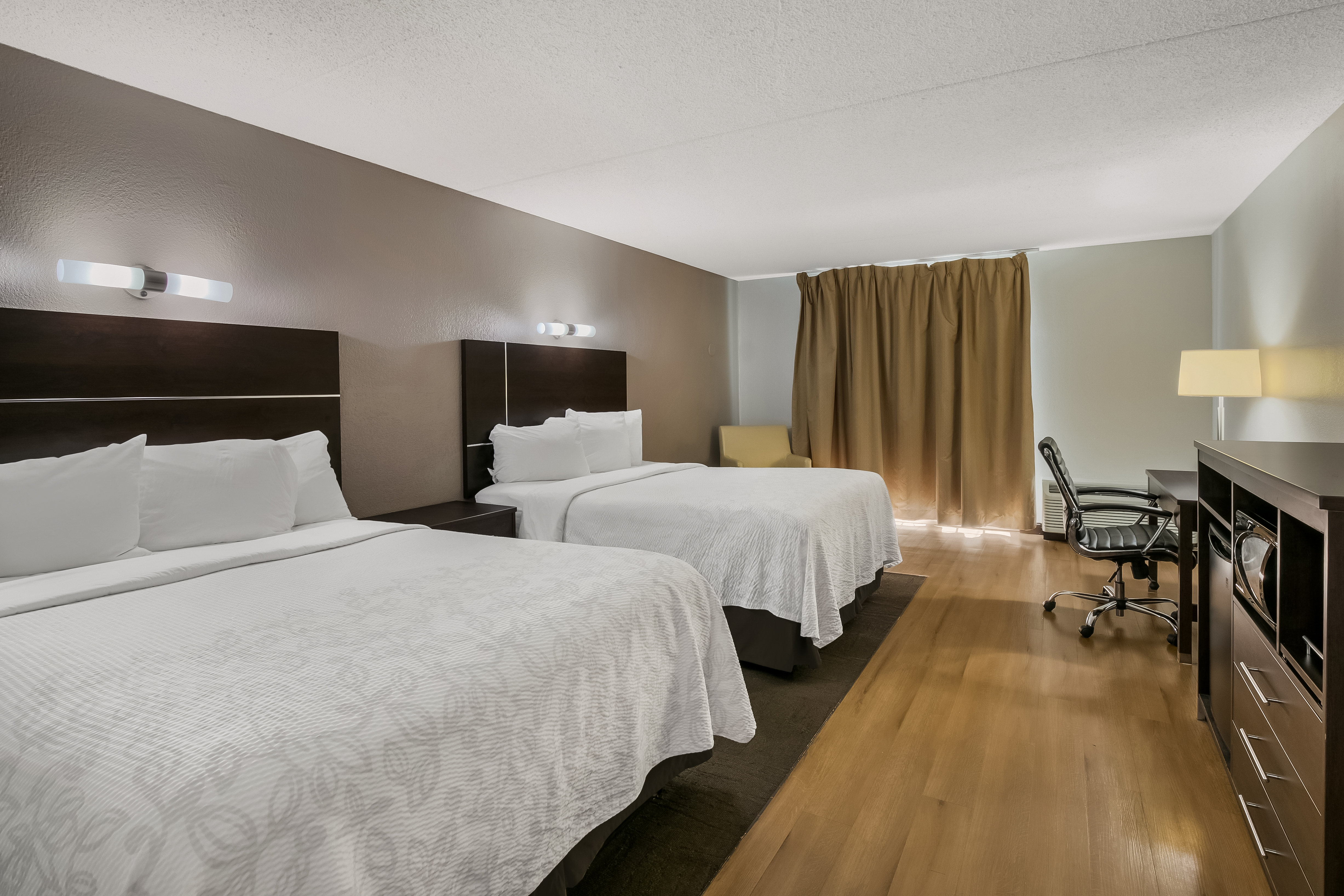 Superior, 2 Queen Beds, Pool Side