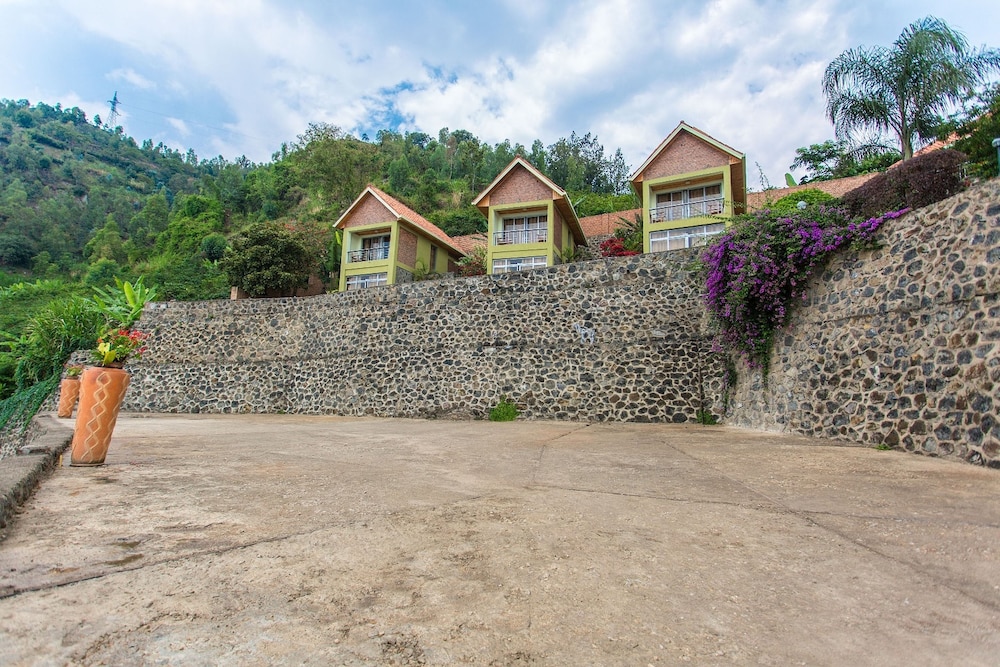Nirvana Heights Hotel 46/54
