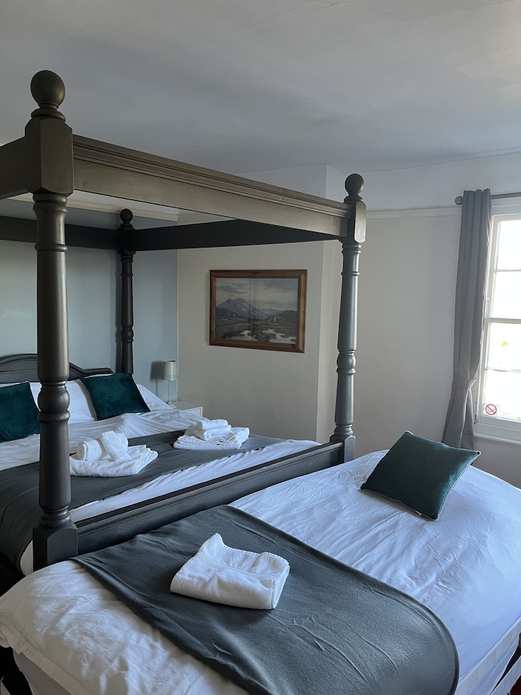 The Castle Hotel 13/30