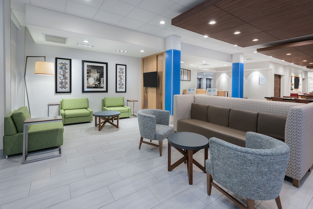 Holiday Inn Express & Suites Bryan 39/69