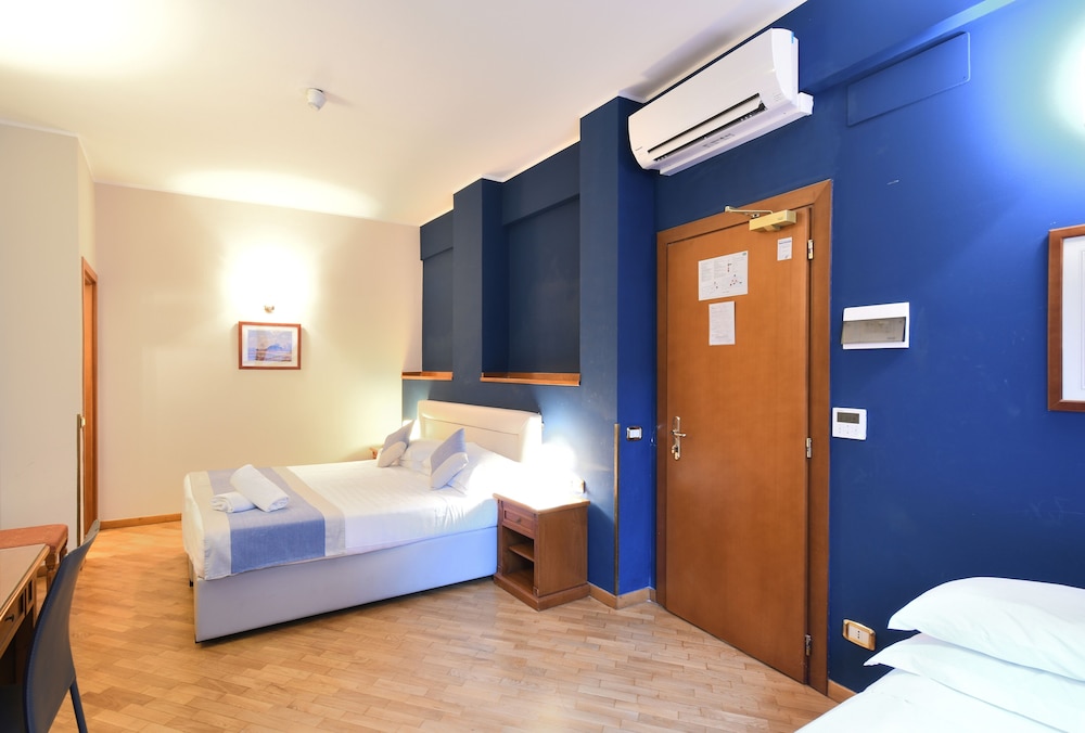 Hotel Cavour 18/58