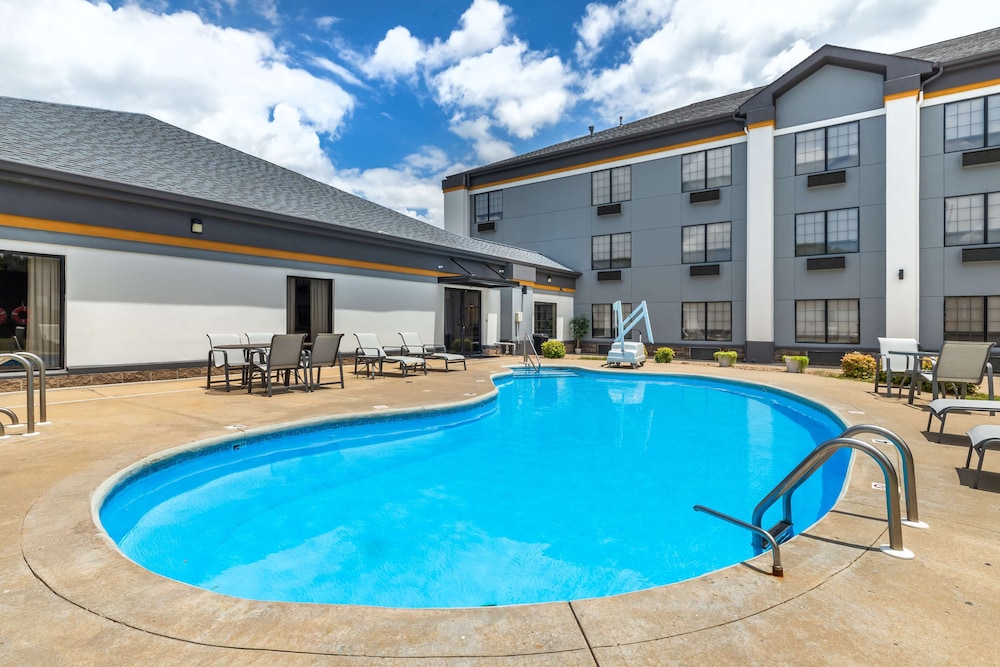 Best Western Prime Inn & Suites 27/29