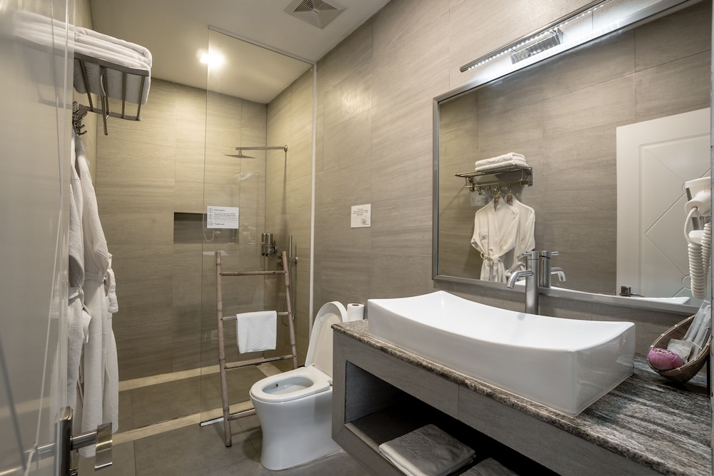 White Boutique Hotel and Residences 72/72