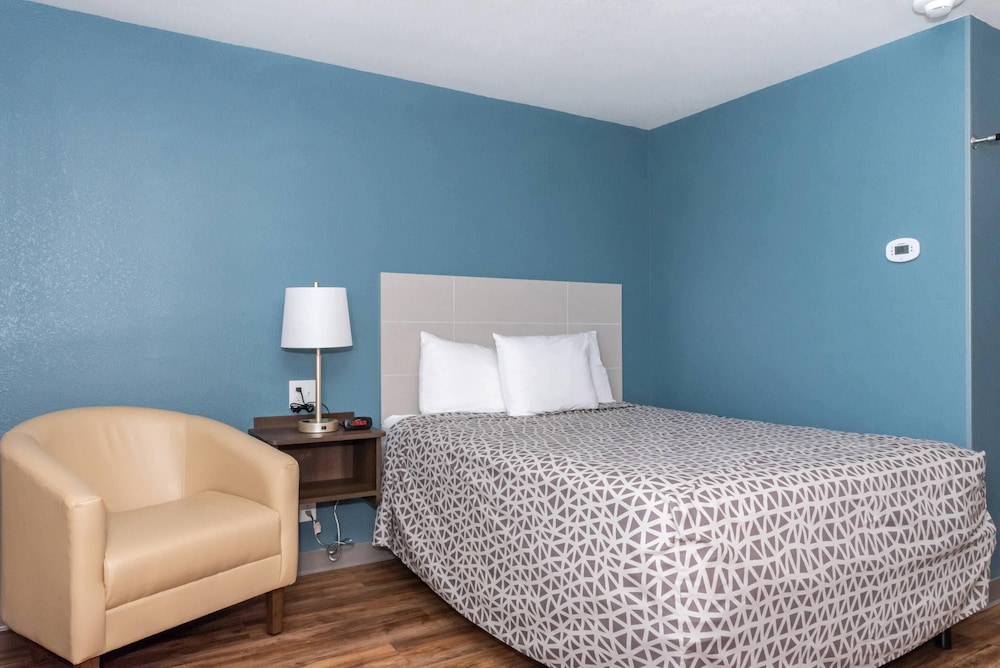 WoodSpring Suites Buford near Mall of Georgia-Lake Lanier 27/57