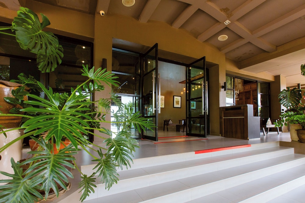 Blu Monkey Brown House Udonthani Hotel 12/58