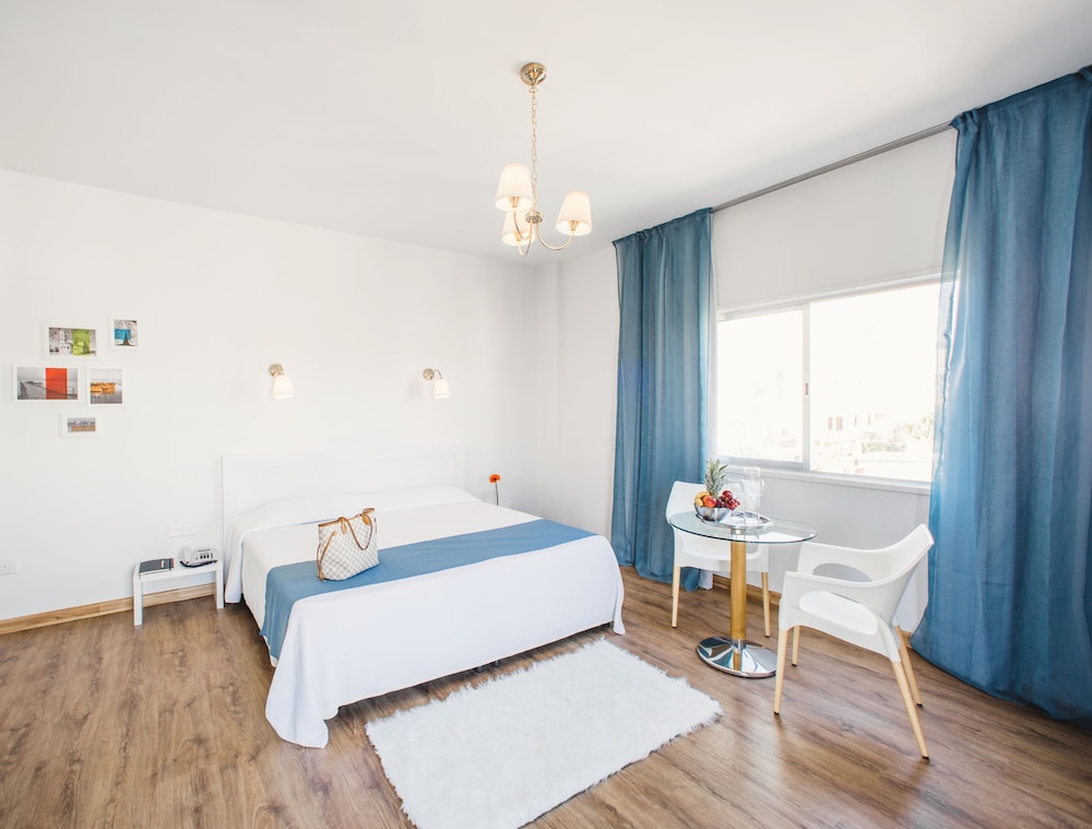 Mikes Kanarium City Hotel 23/57