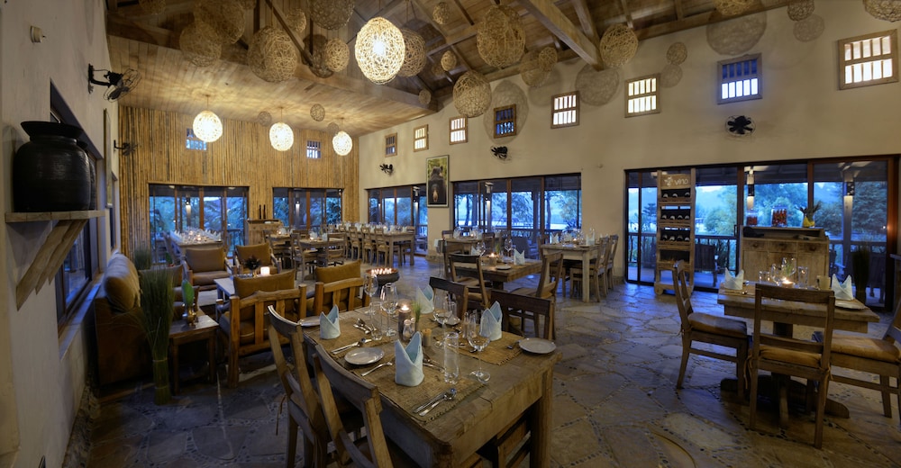 BARAHI JUNGLE LODGE 35/50