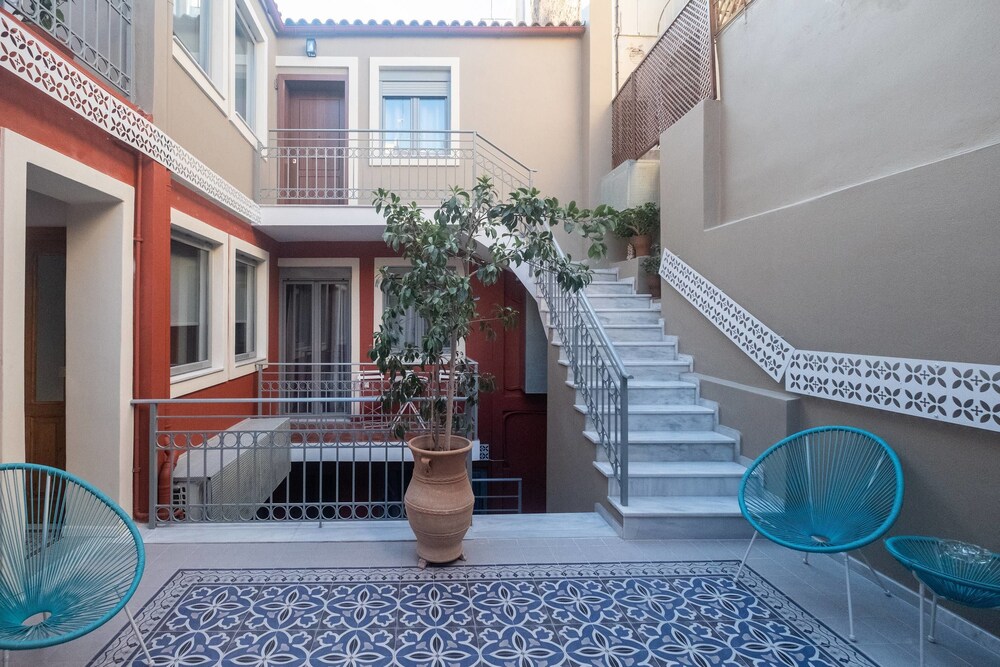 Athenian Yard Suites 25/50