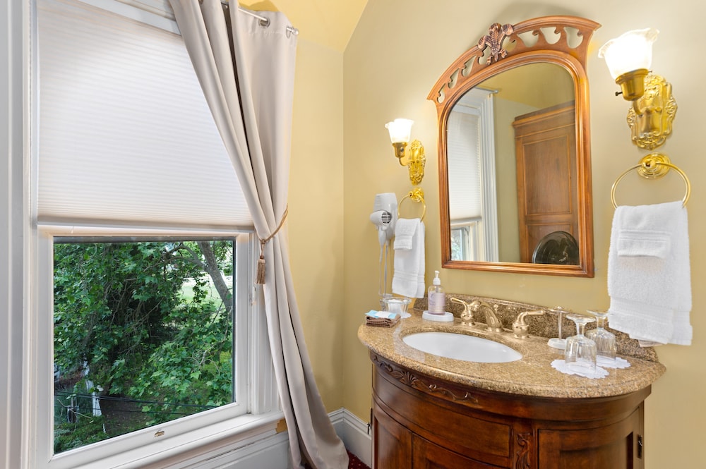 The Gables Wine Country Inn 45/50