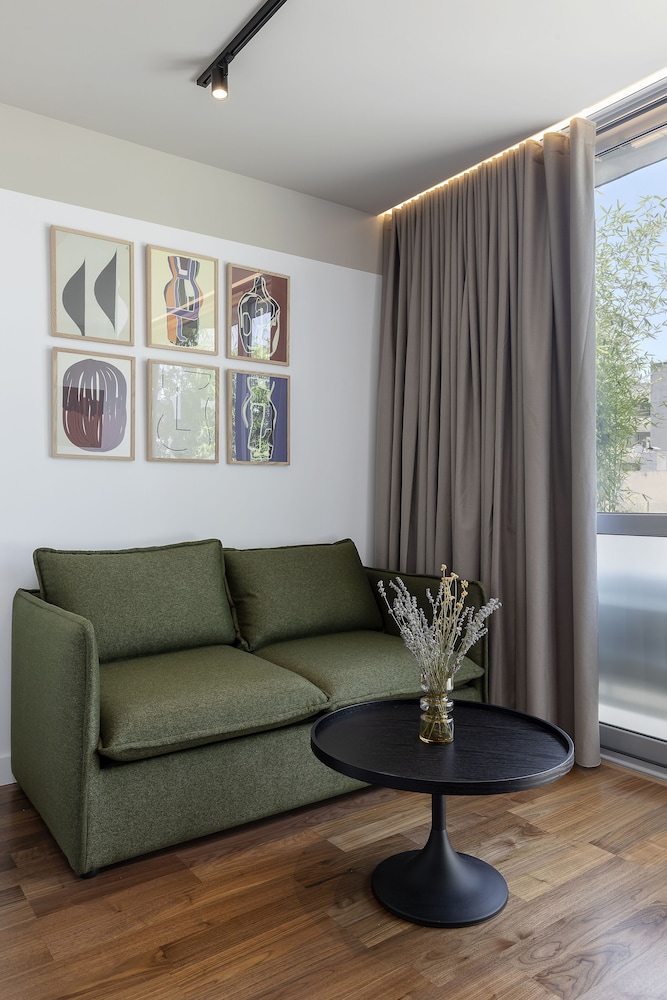 The Athenians Art Apartments 22/50