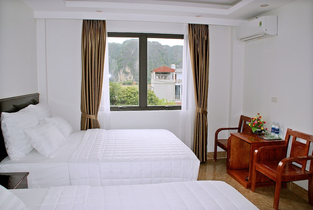 ROOM, QUADRUPLE