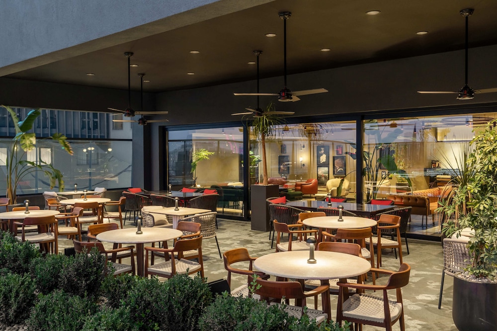 Radisson RED Izmir Point Bornova 46/59