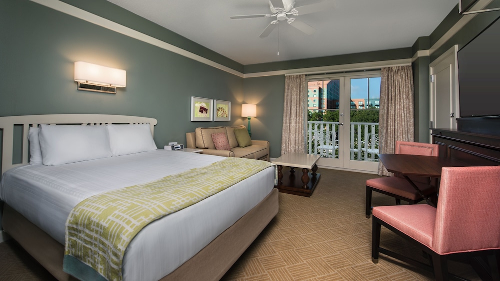 Deluxe, Studio, 1 Queen and 1 Murphy Bed, Queen Murphy Bed, Murphy Bed, Resort View, Accessible