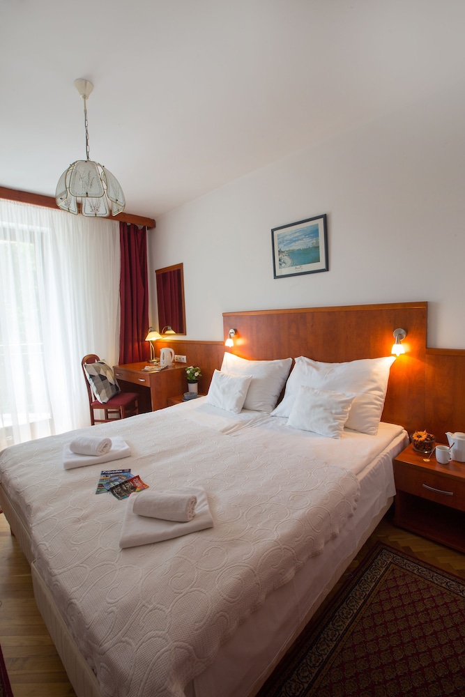 Helios Hotel Pension 20/73