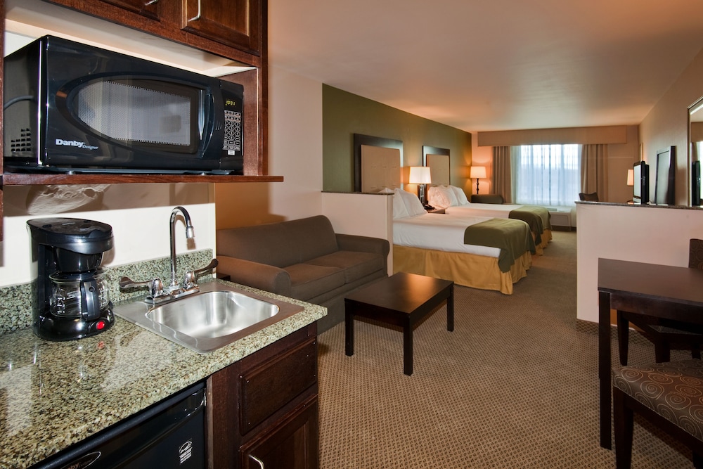 Holiday Inn Express & Suites Dewitt (Syracuse) 47/61