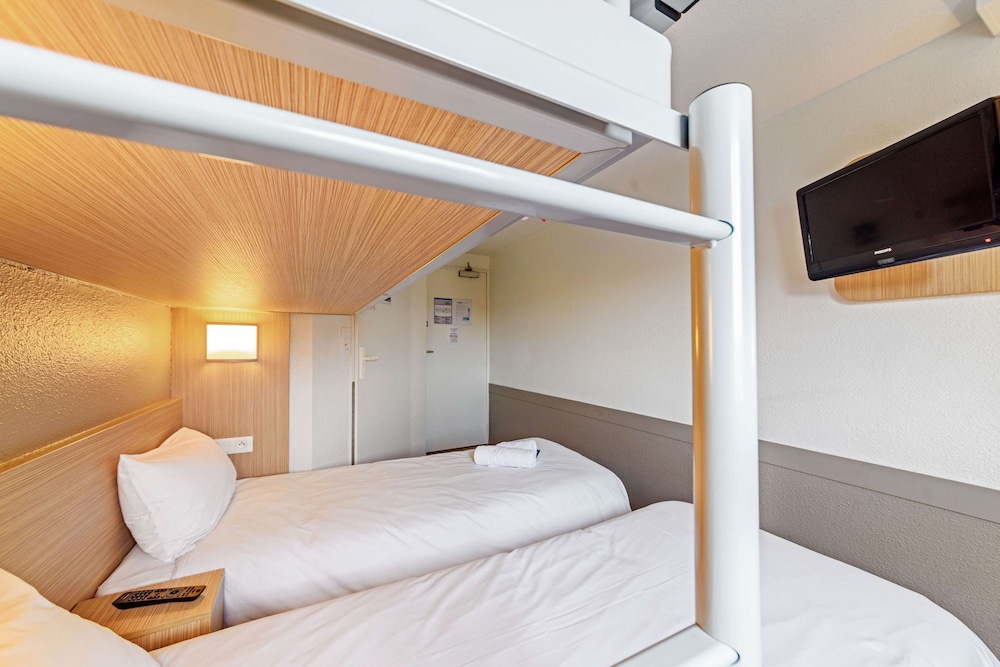 Kyriad Direct Annemasse - Geneve 18/42