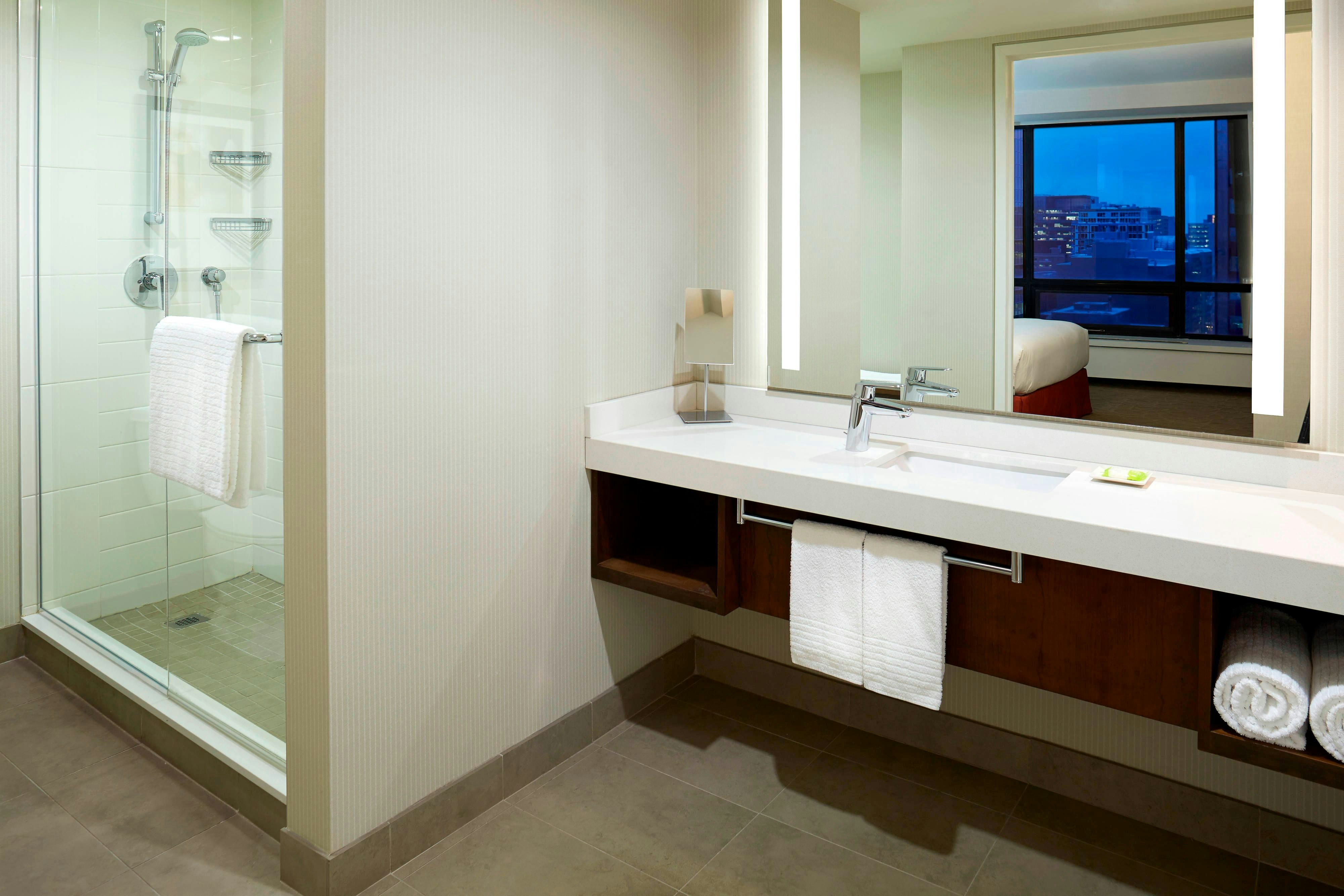 Delta Hotels Ottawa City Centre 60/60