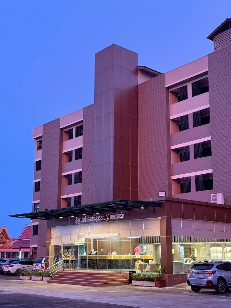 Miloft Suvarnabhumi Airport Hotel in BANGKOK