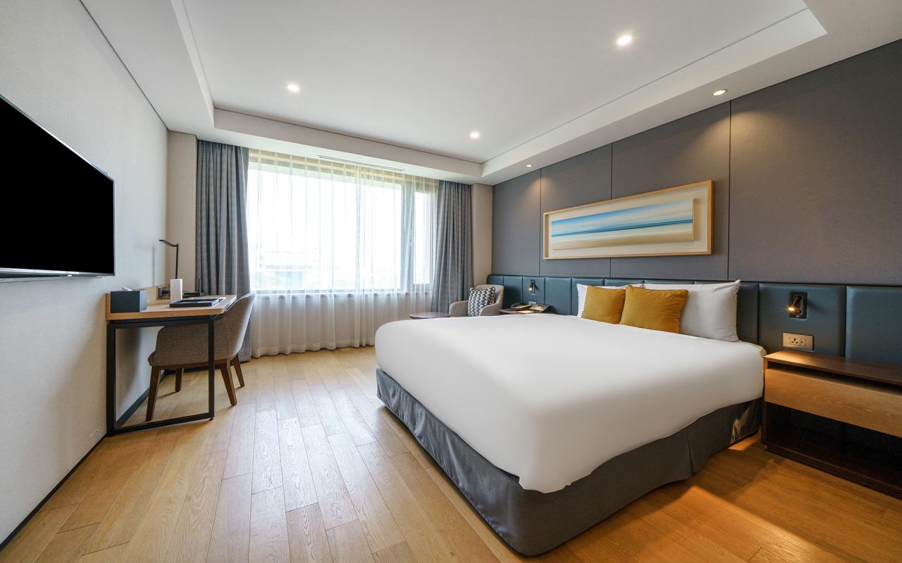 DELUXE, DOUBLE BED