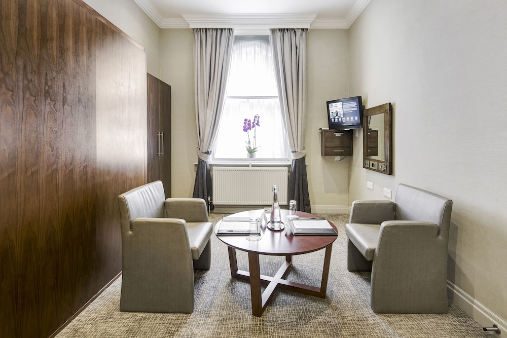 Langham Court Hotel 66/69