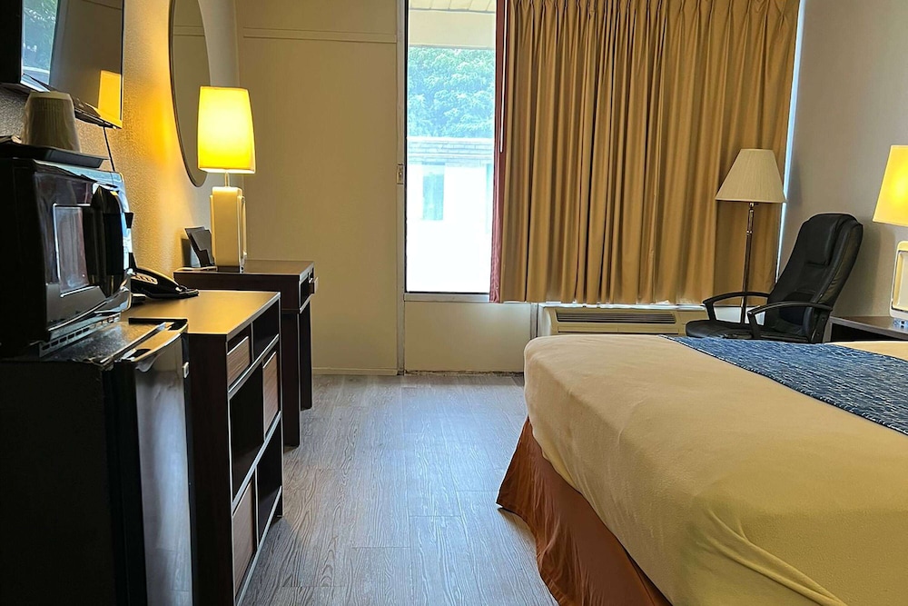 غرفة أساسية بسرير كينج للمدخنين، Travelodge by Wyndham Carlisle North 2/5