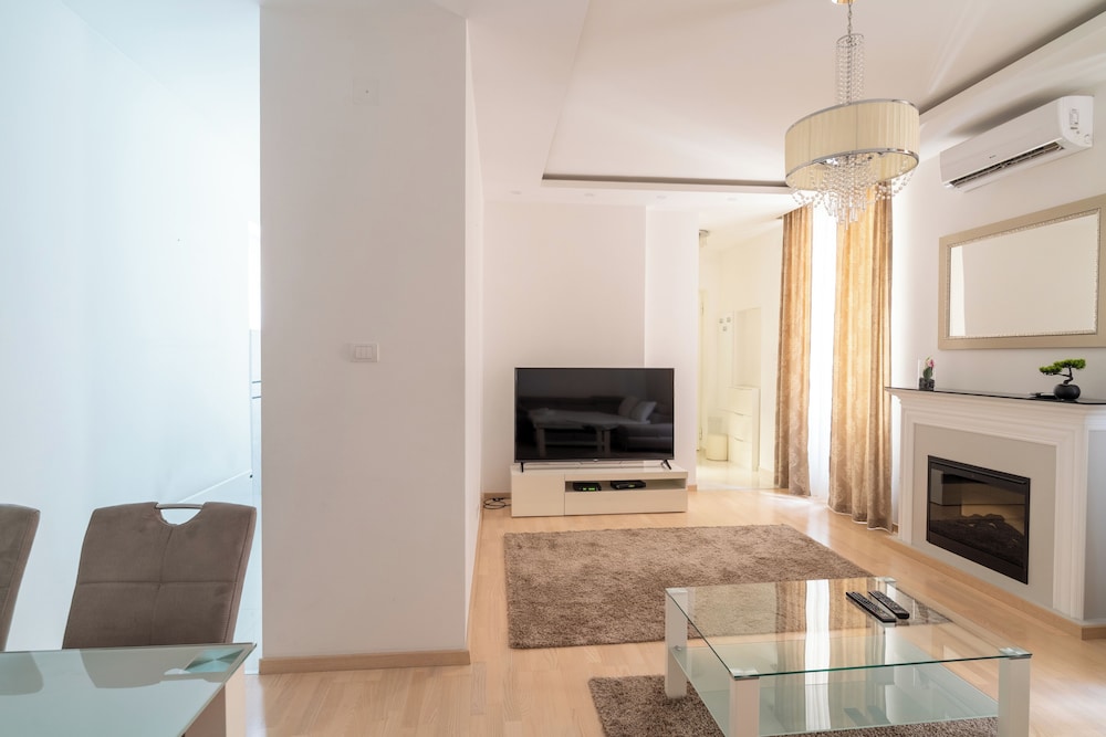 Privilege Suites By Central Park 59/69