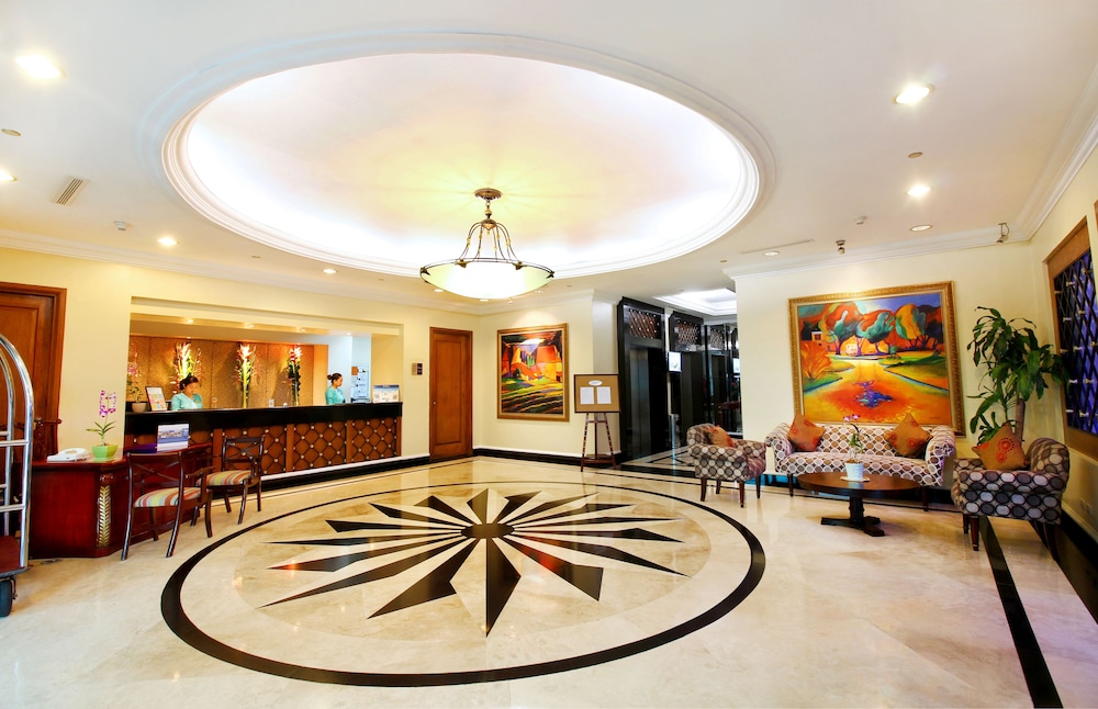 Lobby at OXFORD SUITES MAKATI, MAKATI