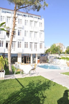 Lucky Monkey Hotel 1/50