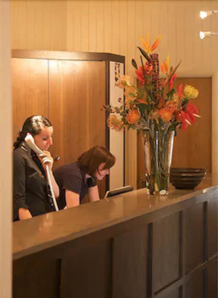 Marwell Hotel 6/60