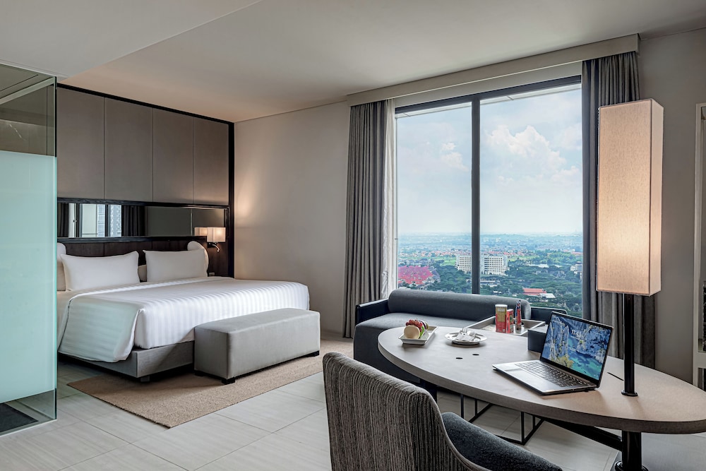 Whiz Luxe Hotel Spazio Surabaya 6/29