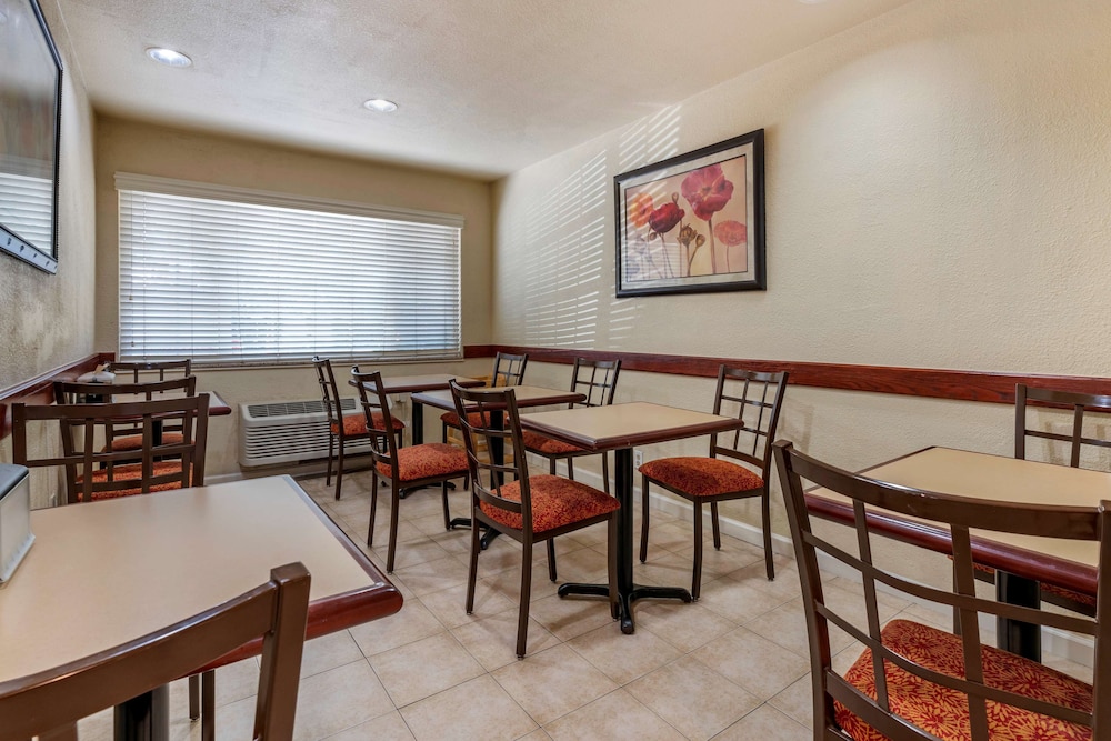 Best Western Town House Lodge 28/33