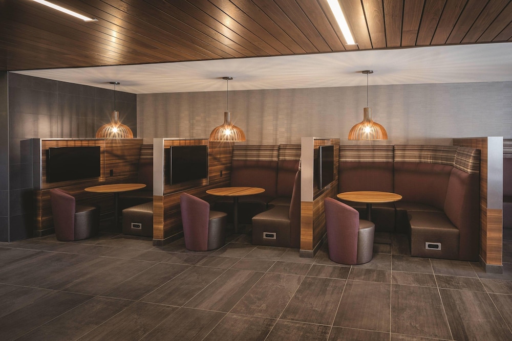 Courtyard by Marriott Portland East 35/48