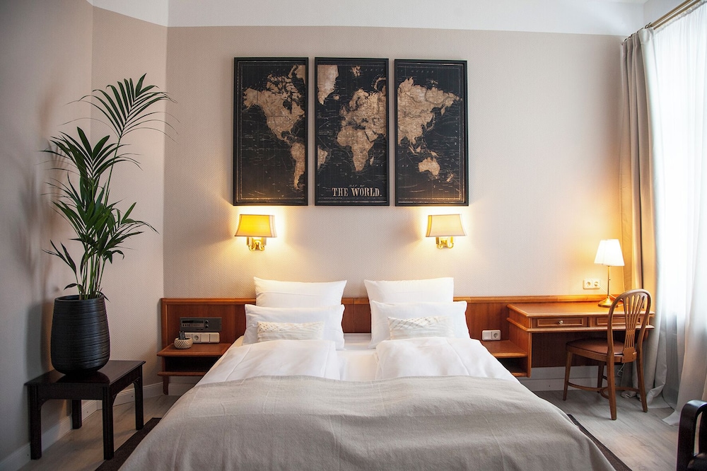 Charming, Comfort, Queen Bed, with View