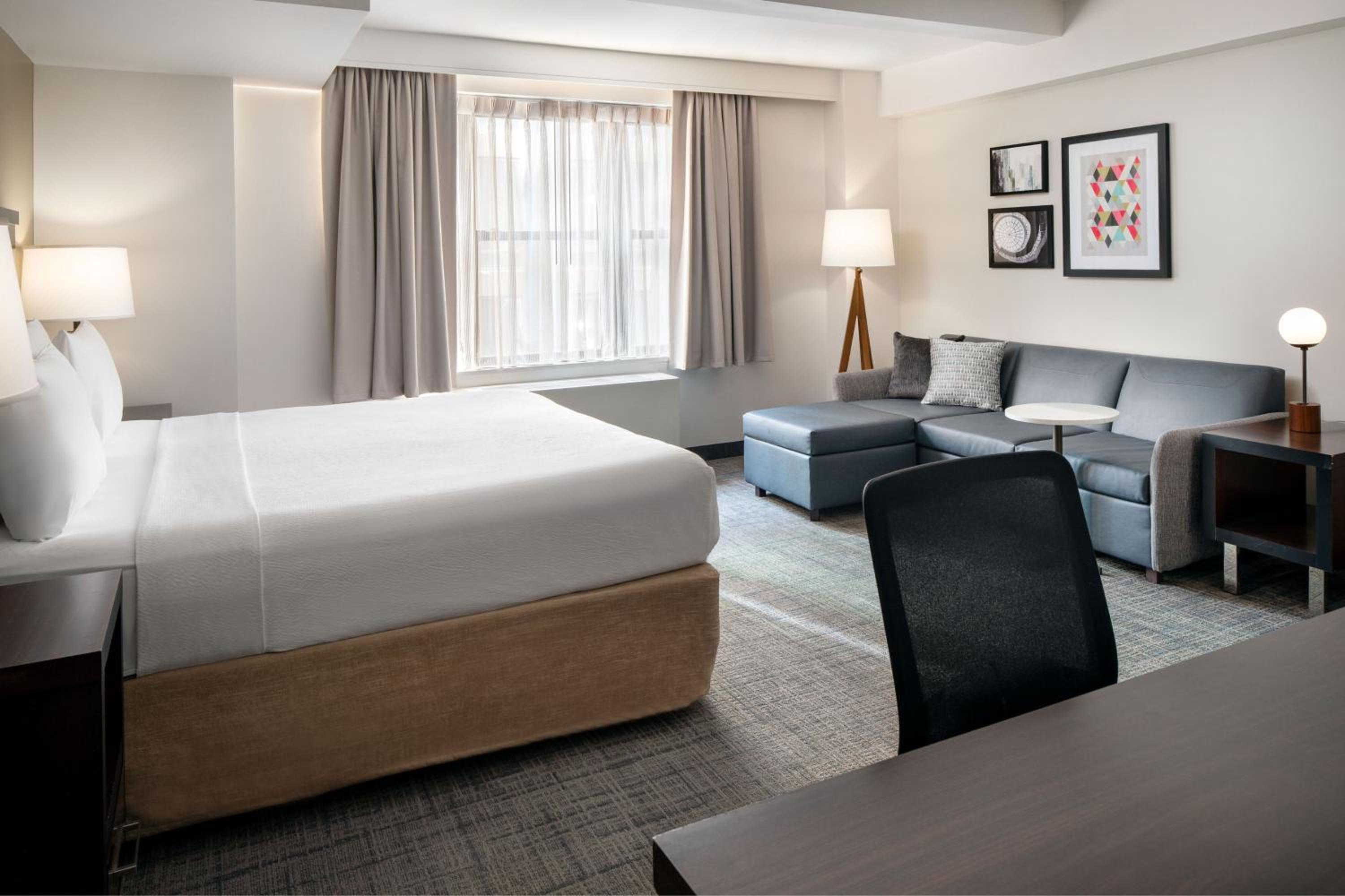 استوديو بسرير كينج مع أريكة، Residence Inn by Marriott New York Manhattan/ Midtown Eastside 2/5