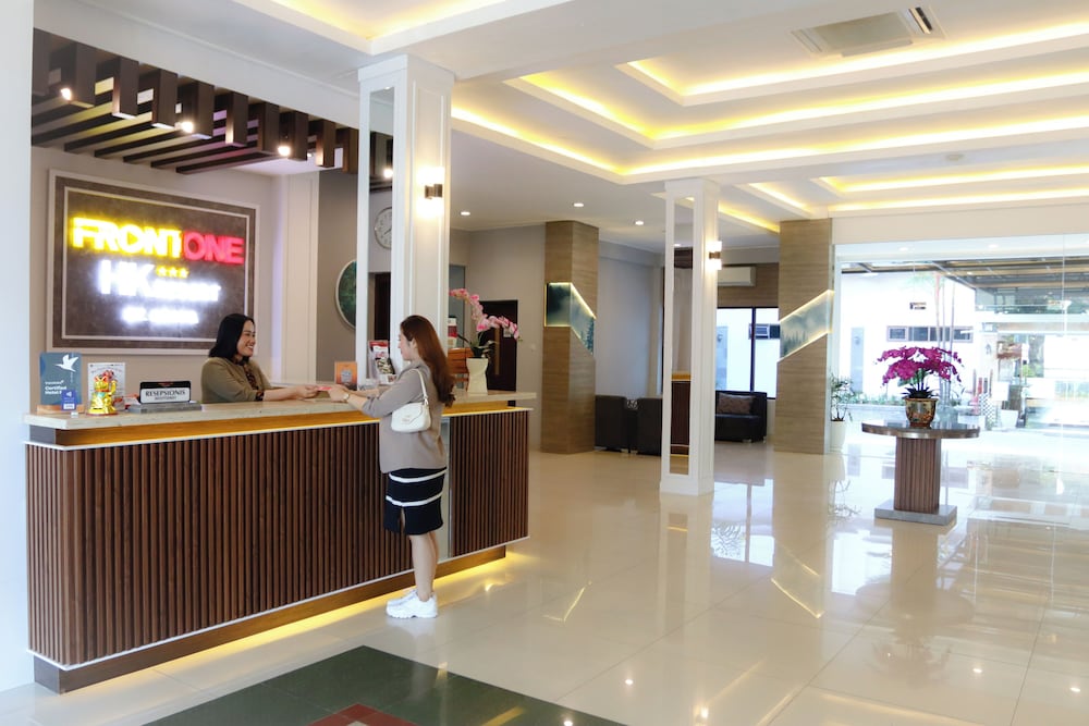 Front One Hk Resort Semarang 7/49