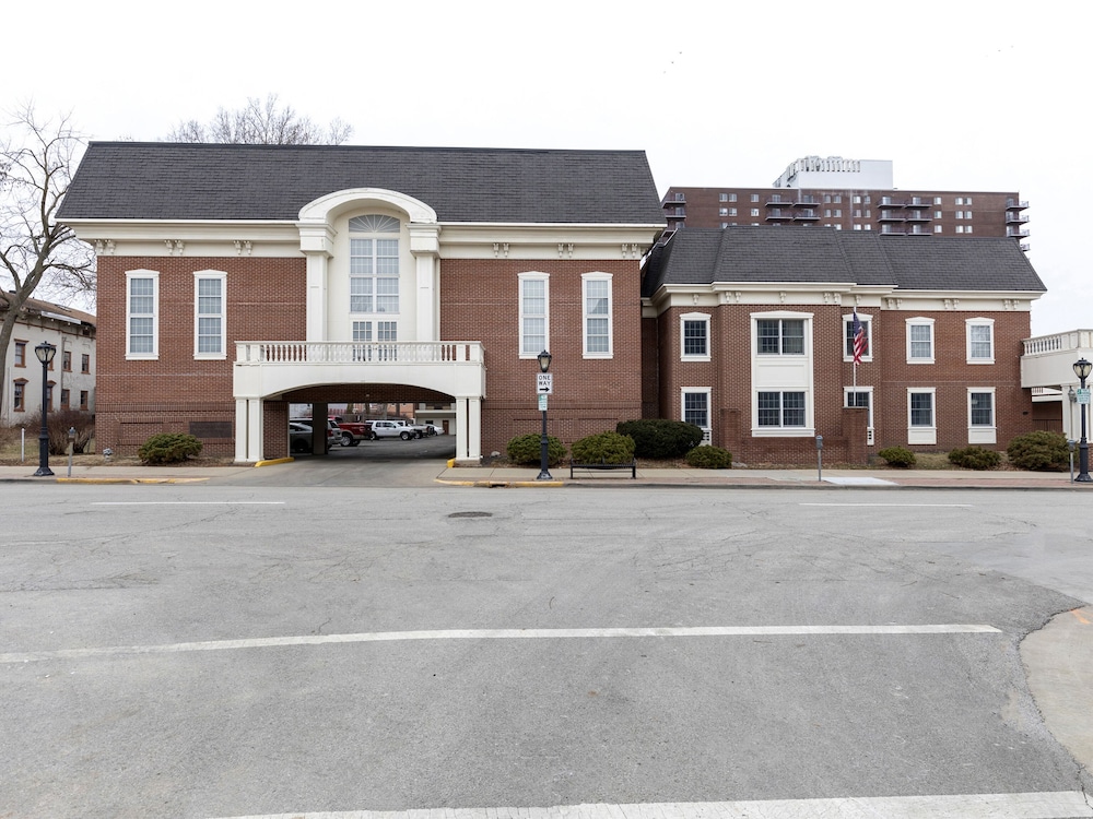 Americas Best Value Inn Springfield - Mansion View 37/47
