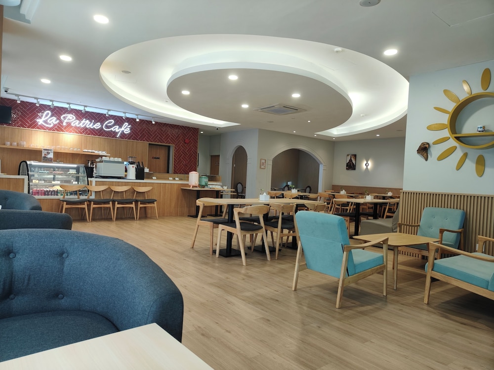 Country Hotel 37/44