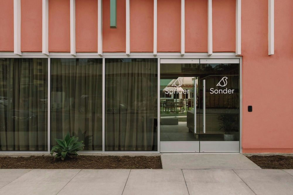 City Center Hotel Long Beach, Sonder by Marriott Bonvoy 4/53