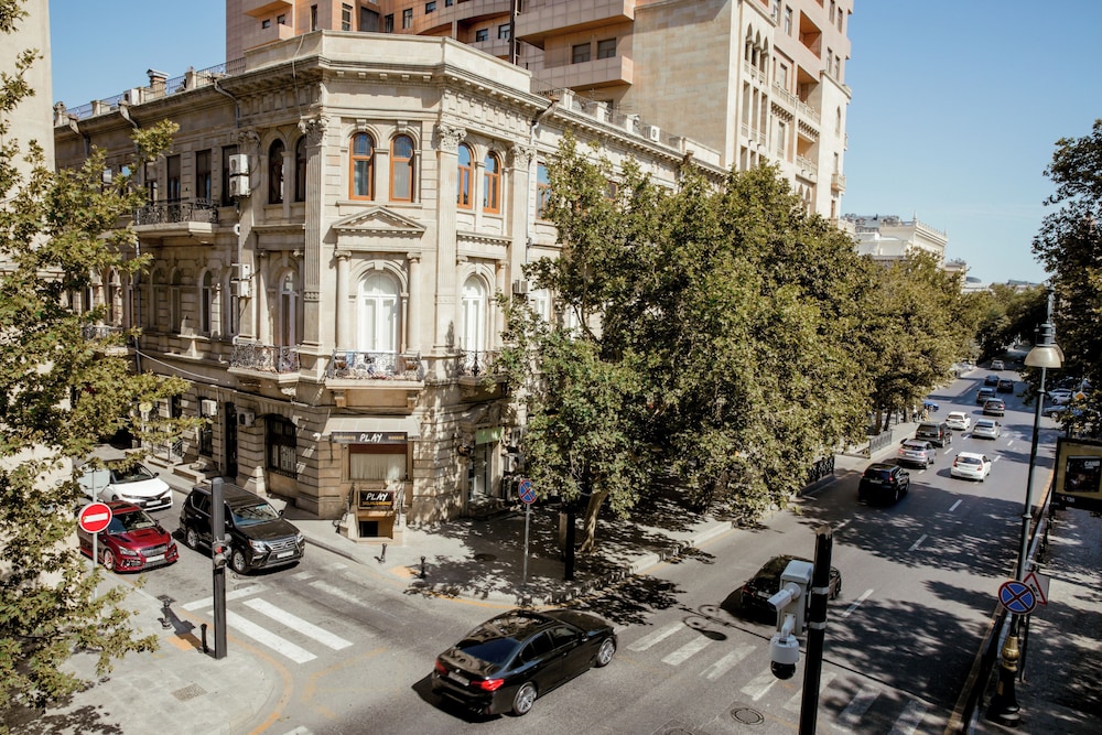 Midway Baku Hotel 60/68