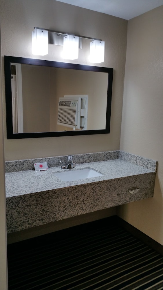 WESTBRIDGE INN AND SUITES 38/39