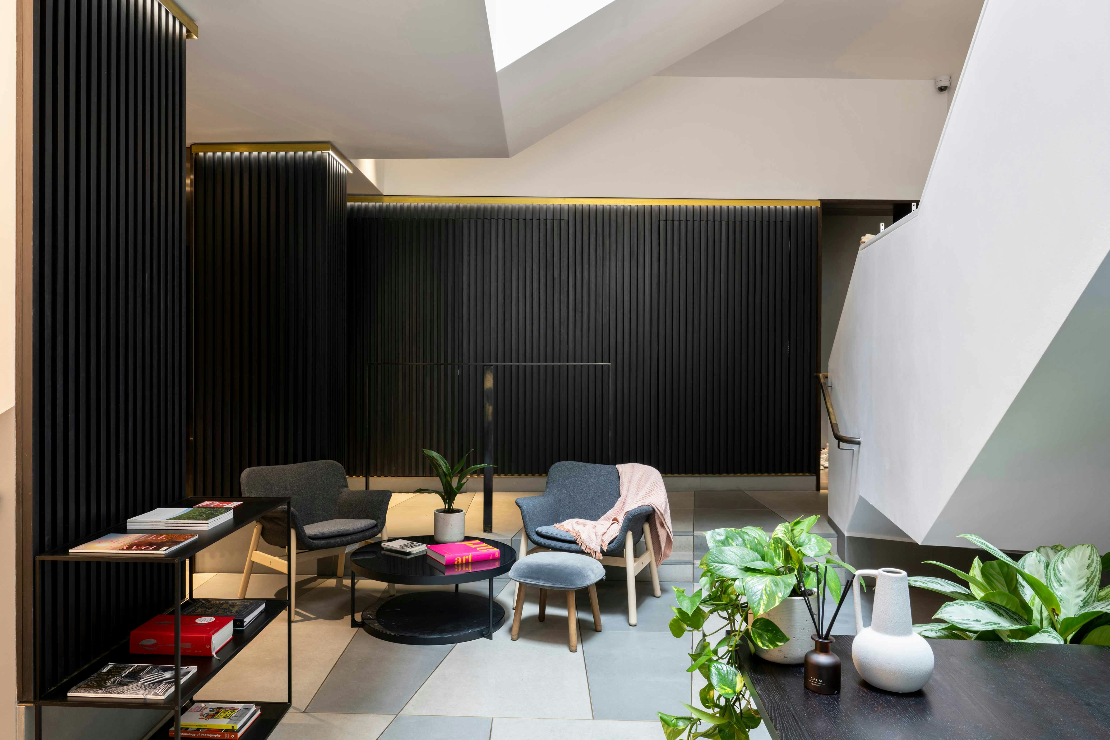 The Moorgate 37/46