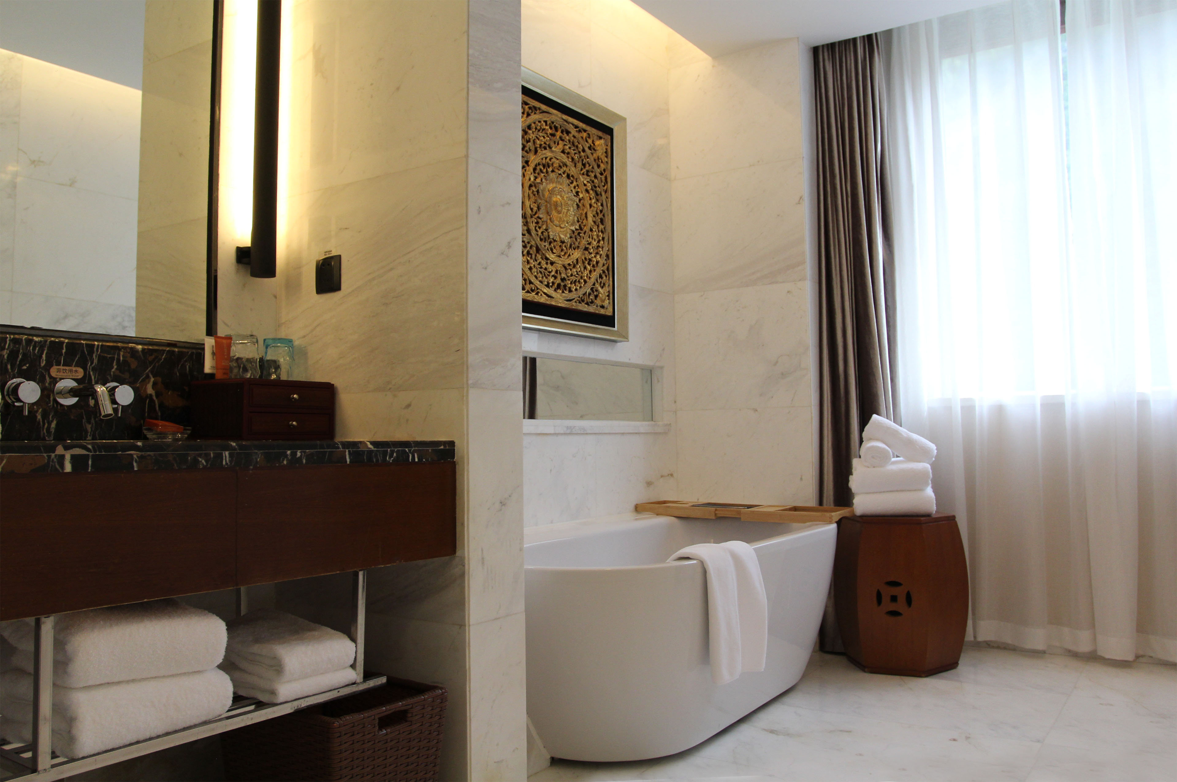Crowne Plaza Yading 79/81
