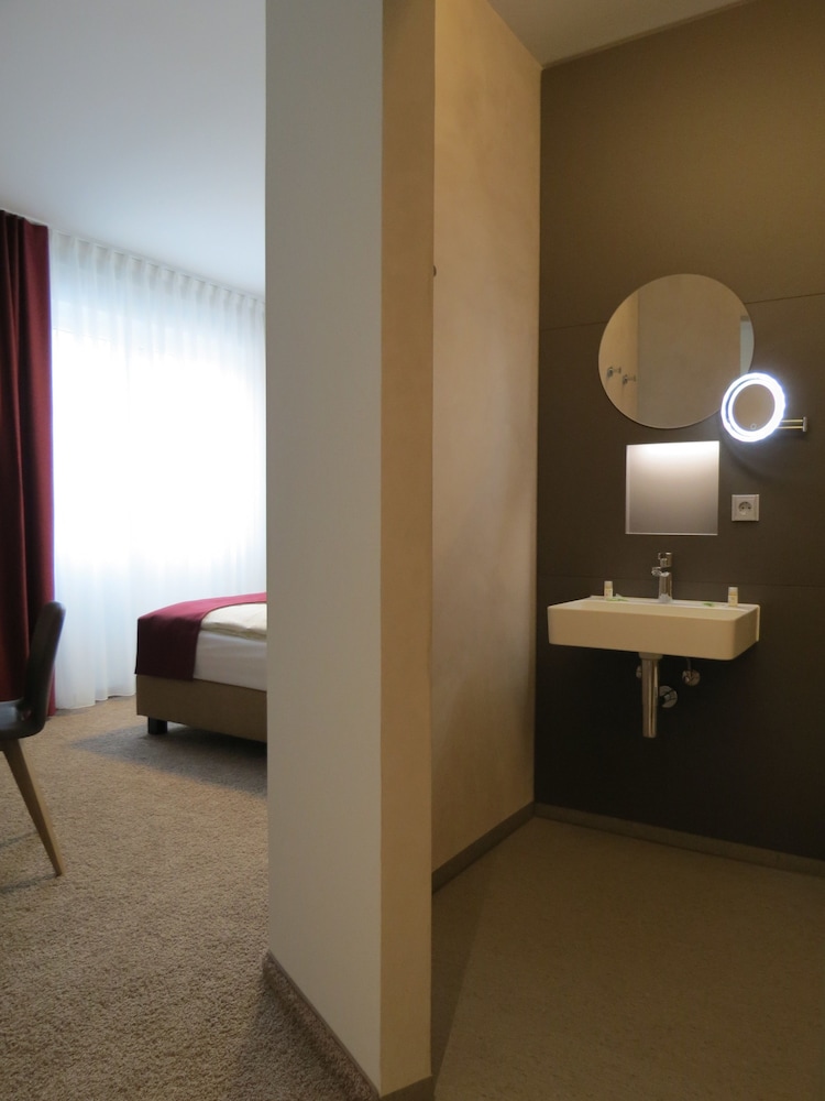 Hotel Neuthor 50/50