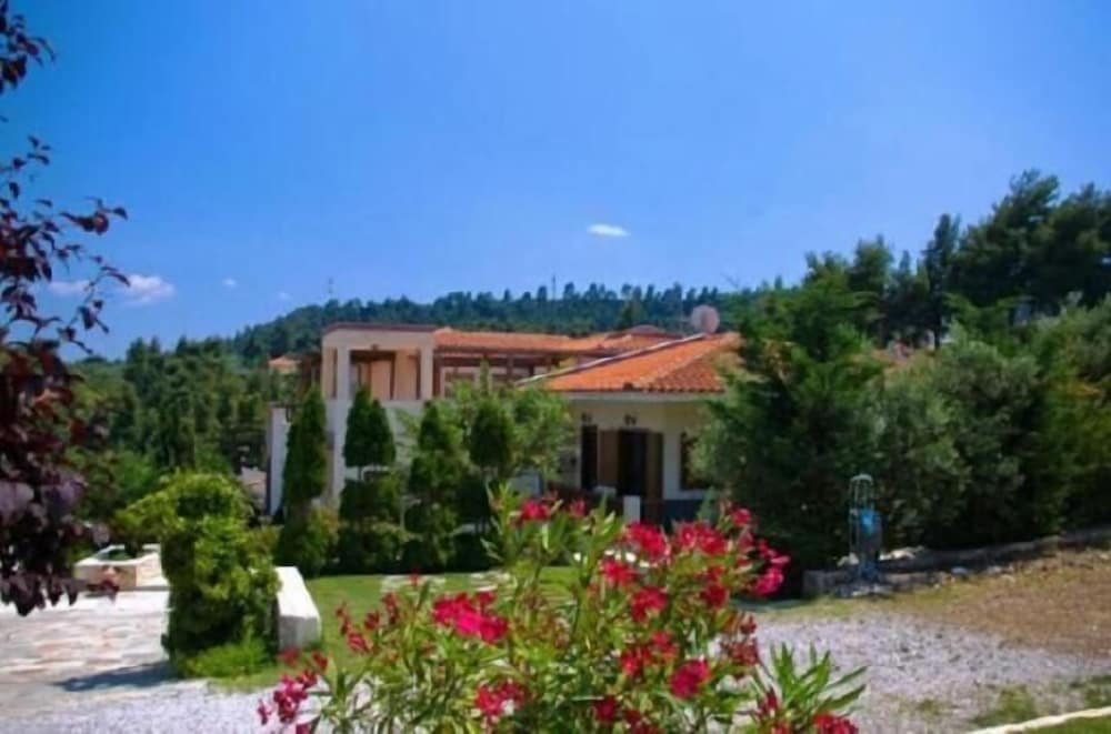 Gi Ga Mar Hotel in KASSANDRA