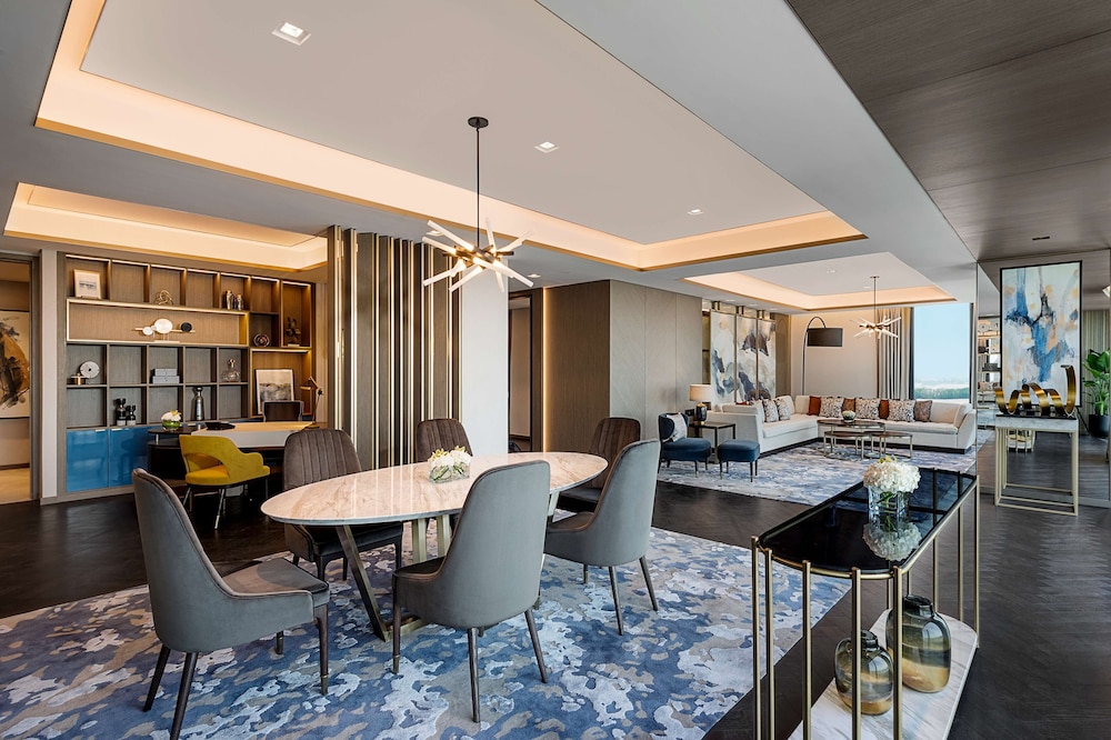 Waldorf Astoria Kuwait 68/81